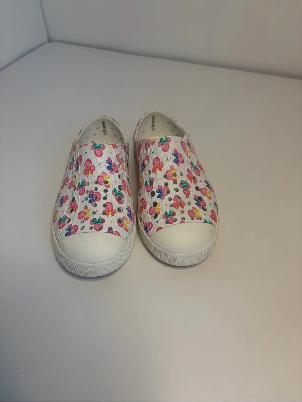 Native Disney Collaboration Girls Water Shoes White with/Minnie Mouse Size 9